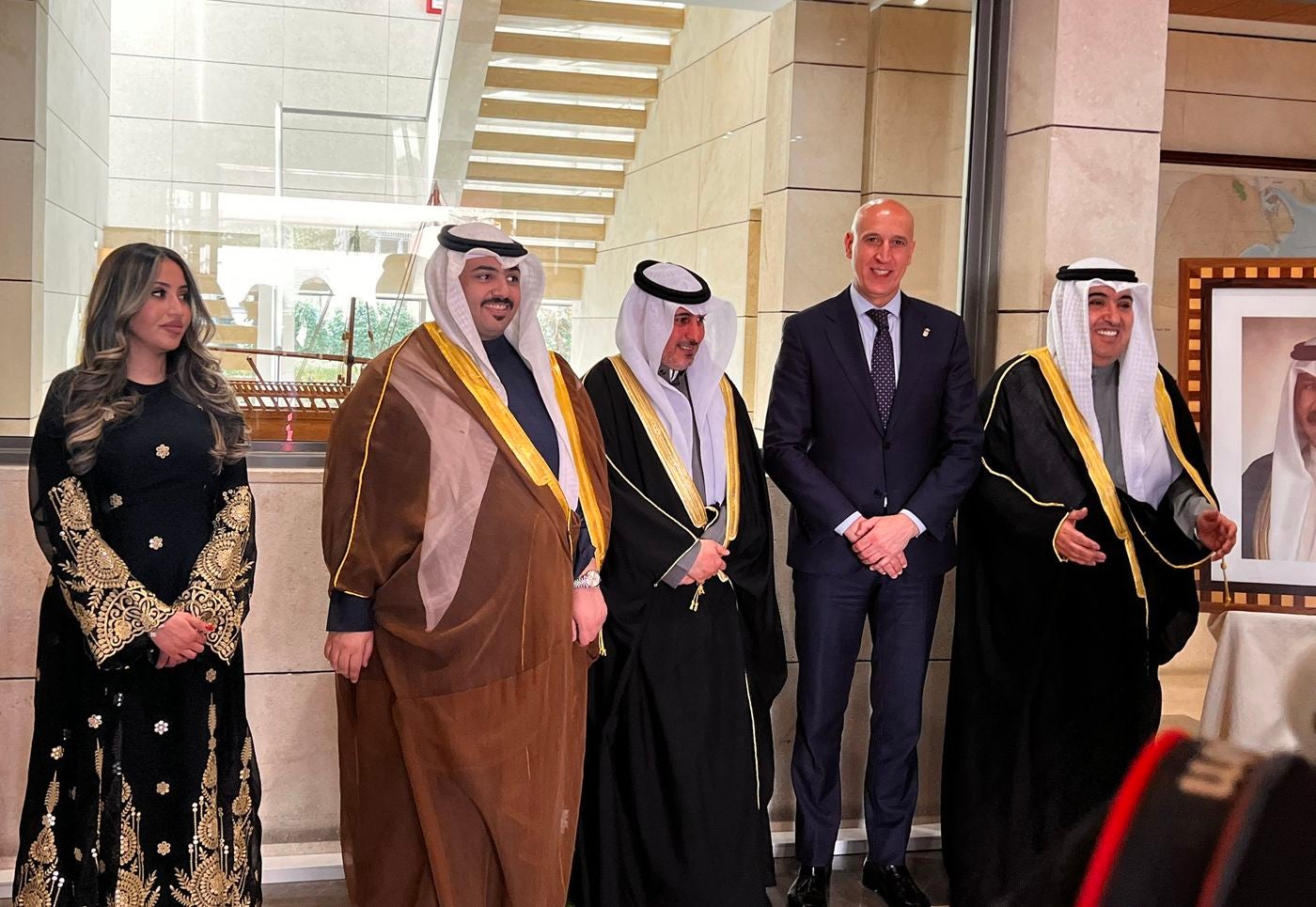 José Antonio Díez acude a la recepción oficial del país árabe invitado por el embajador kuwaití en España, Ayadah M. Alsaidi. El alcalde mantiene un nuevo encuentro con representantes de Catar con el fin de avanzar en la misión comercial que desde León llegará a ese país.