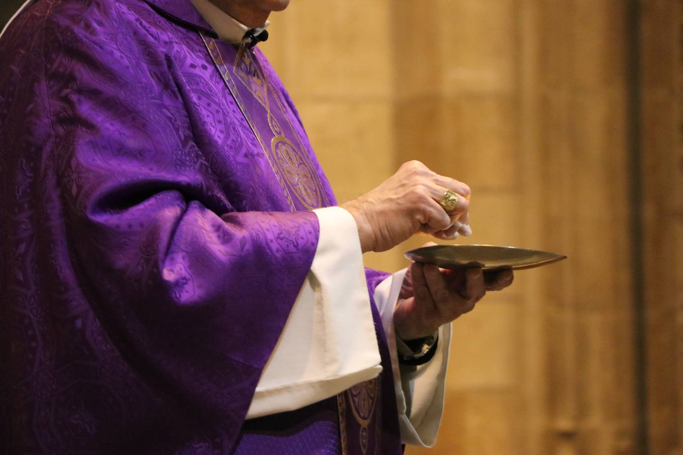 La Catedral acoge el acto central de la Diócesis de León que ha contado con la presencia del obispo Luis Ángel.