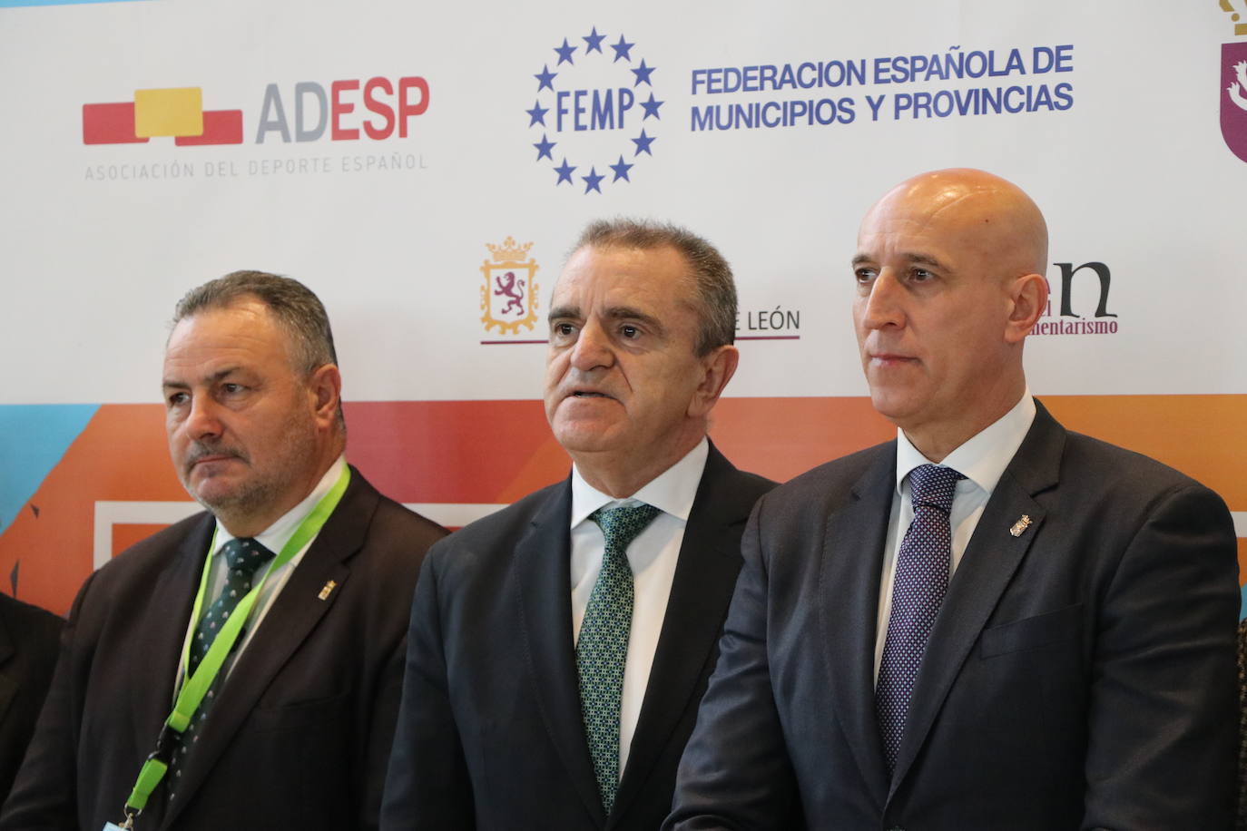 Inauguración del I Congreso Nacional de Deporte y Municipalismo a cargo del secretario de Estado para el Deporte y Presidente del Consejo Superior de Deportes, José Manuel Franco; el presidente del Comité Olímpico Español, Alejandro Blanco; el presidente de la Diputación de León, Eduardo Morán; el alcalde de León, José Antonio Diez; el presidente de la Asociación del Deporte Español, José Hidalgo y el secretario general de la Federación Española de Municipios y Provincias, Carlos Daniel Casares