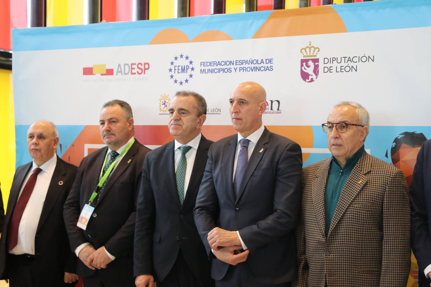 Inauguración del I Congreso Nacional de Deporte y Municipalismo a cargo del secretario de Estado para el Deporte y Presidente del Consejo Superior de Deportes, José Manuel Franco; el presidente del Comité Olímpico Español, Alejandro Blanco; el presidente de la Diputación de León, Eduardo Morán; el alcalde de León, José Antonio Diez; el presidente de la Asociación del Deporte Español, José Hidalgo y el secretario general de la Federación Española de Municipios y Provincias, Carlos Daniel Casares