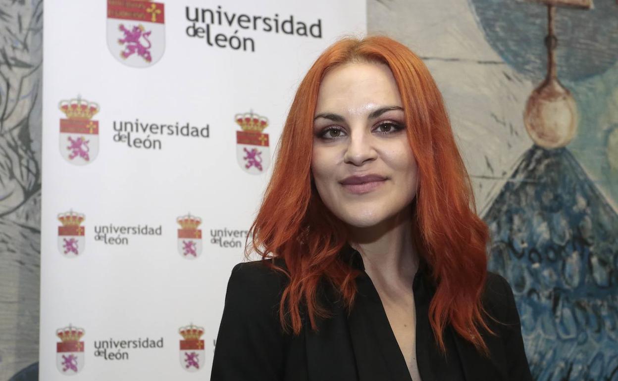 Imagen de Sara García en una visita a la Universidad de León. 