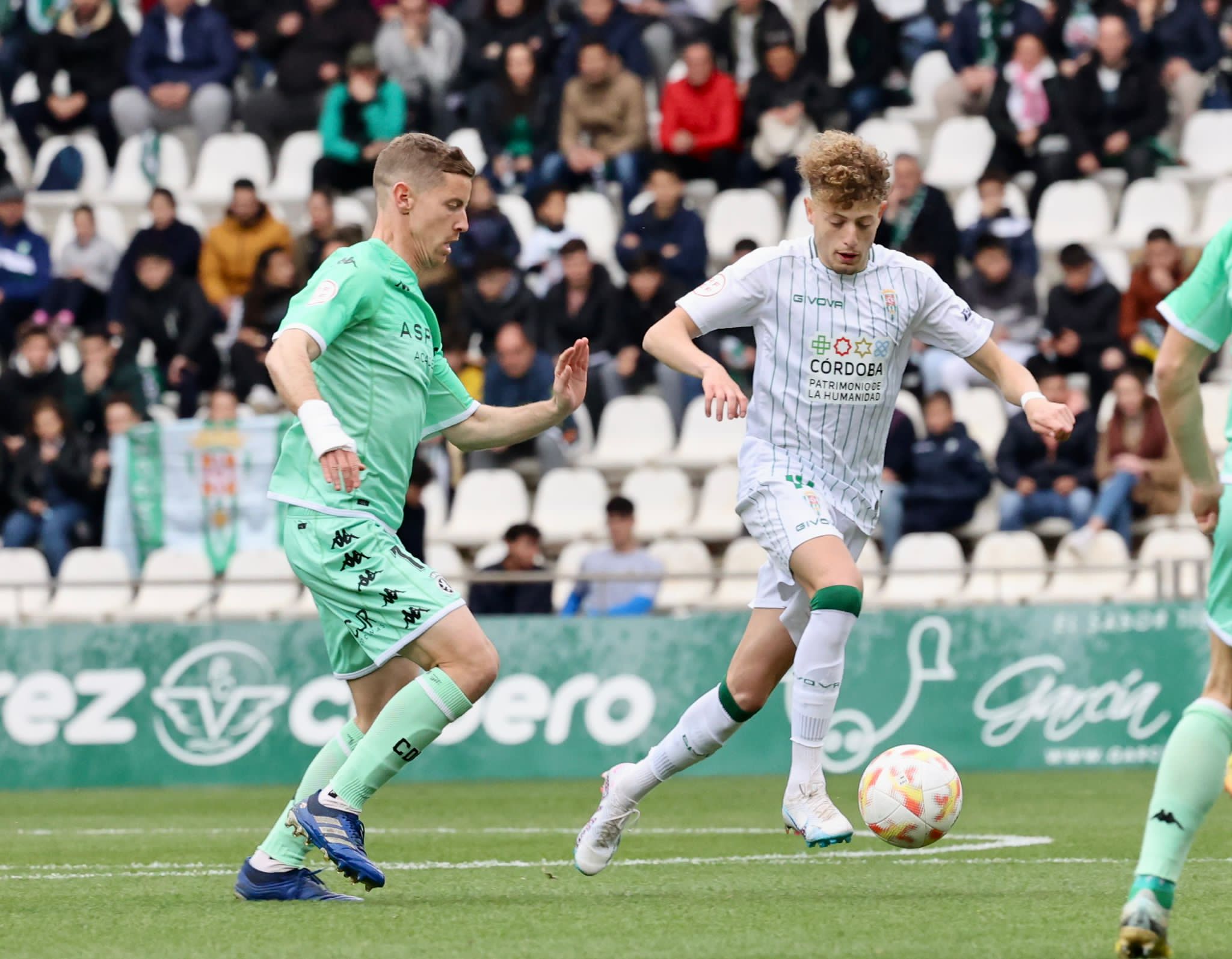 El conjunto leonés cae ante el Córdoba y no levanta cabeza en el inicio de la segunda vuelta