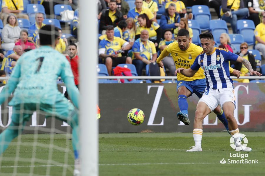 El conjunto berciano se midió a Las Palmas en el estadio Gran Canaria en busca de una victoria clave para buscar la permanencia