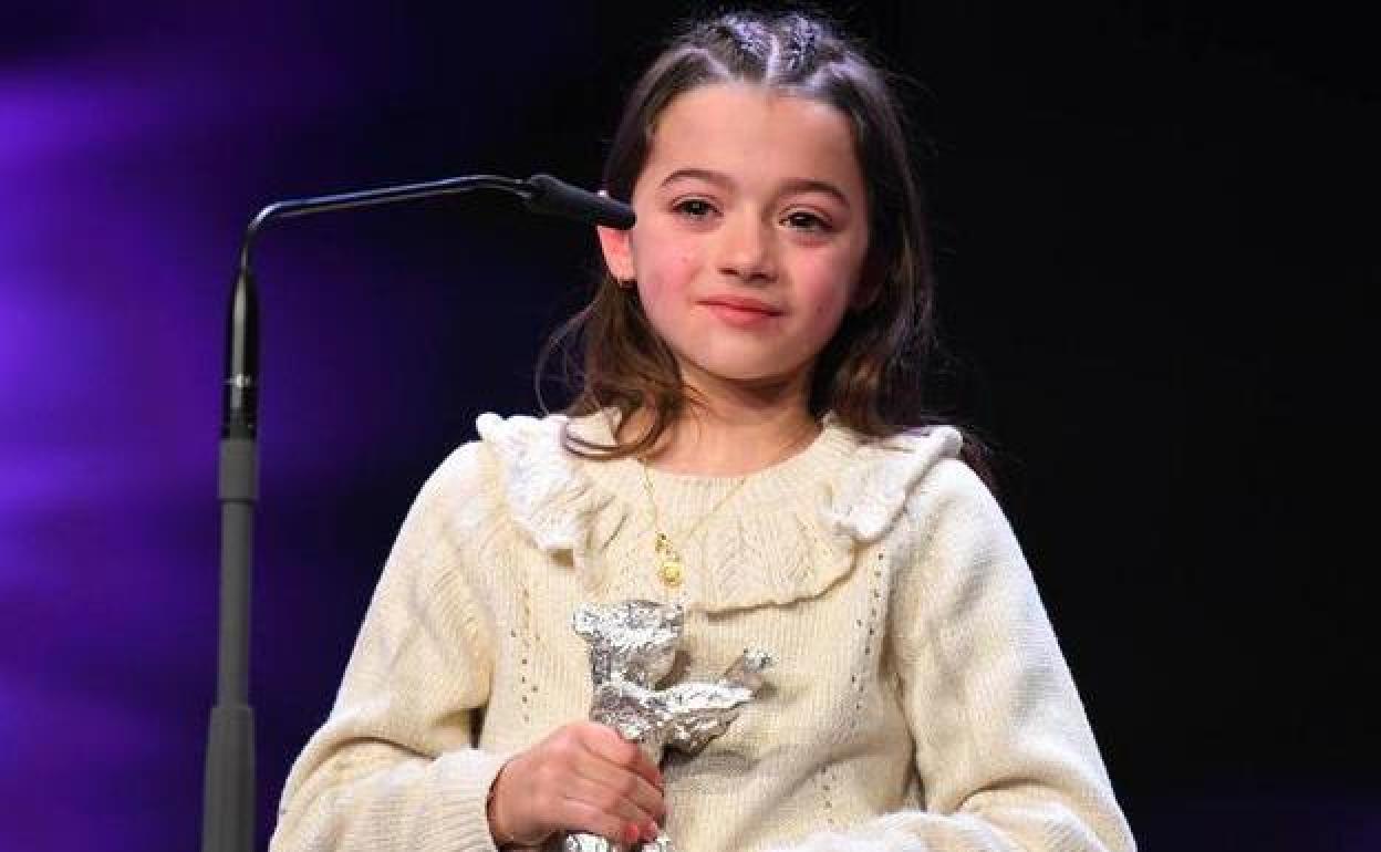 Sofia Otero recoge el Oso de Plata de la Berlinale.