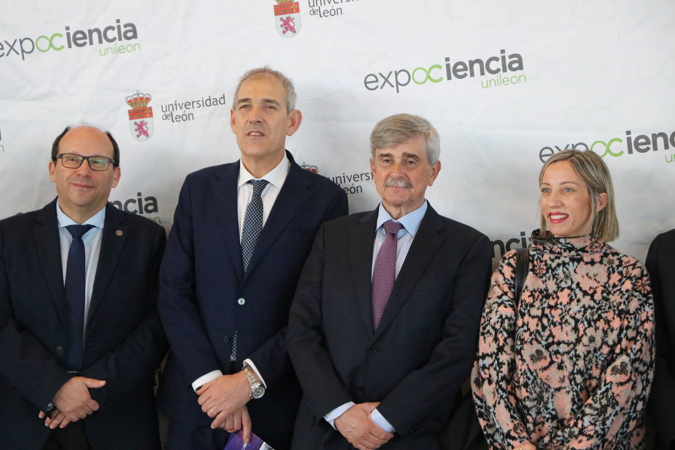 El Palacio de Exposiciones y Congresos de León acoge la cuarta edición de Expociencia que durante tres jornadas conectará la investigación que se realiza en aulas y laboratorios de la Universidad de León con su provincia | Se espera superar las 16.000 visitas en una edición en la que participan 400 investigadores de la Ule y que cuenta con representación de todas las áreas de conocimiento.