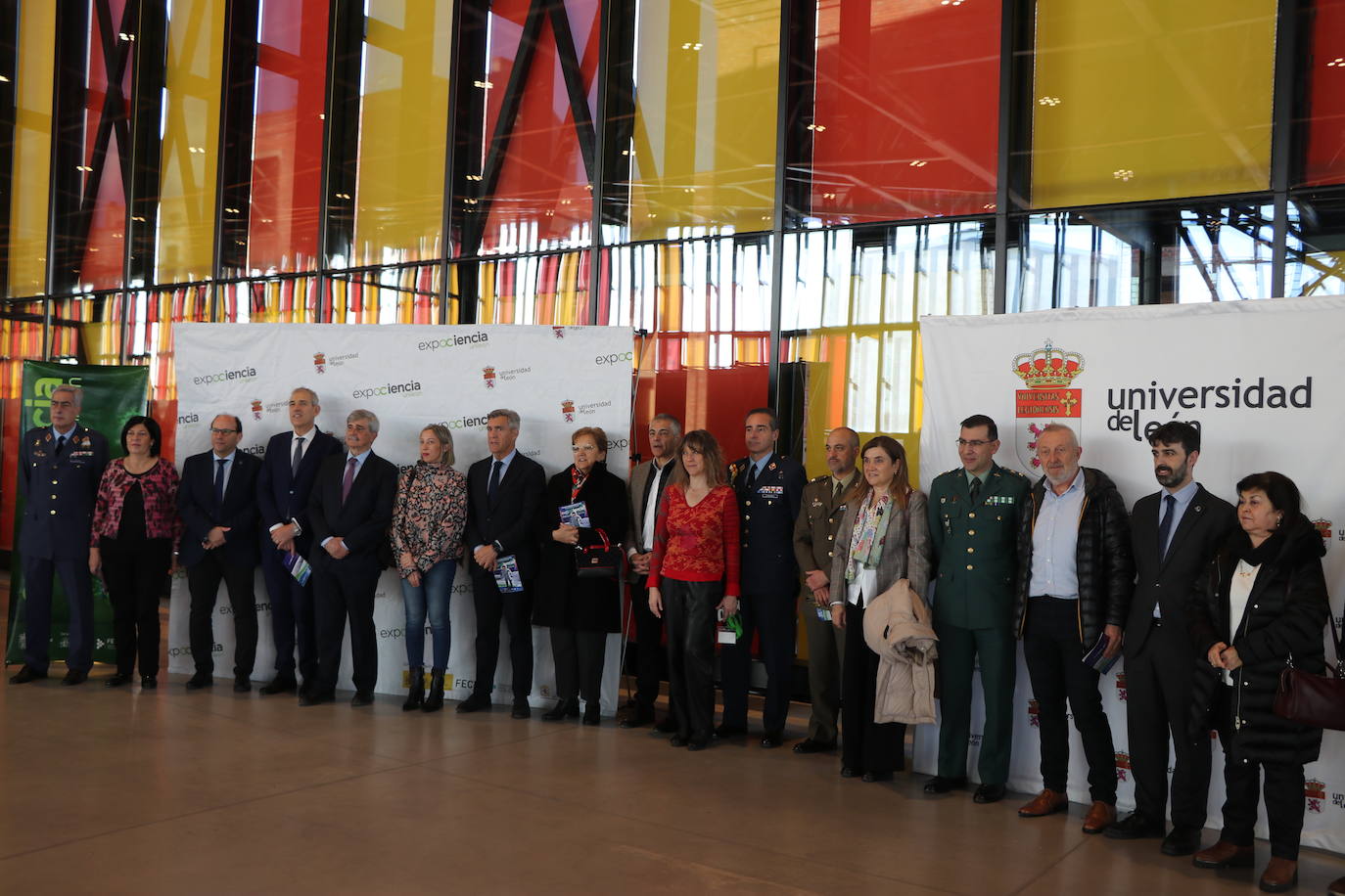 El Palacio de Exposiciones y Congresos de León acoge la cuarta edición de Expociencia que durante tres jornadas conectará la investigación que se realiza en aulas y laboratorios de la Universidad de León con su provincia | Se espera superar las 16.000 visitas en una edición en la que participan 400 investigadores de la Ule y que cuenta con representación de todas las áreas de conocimiento.