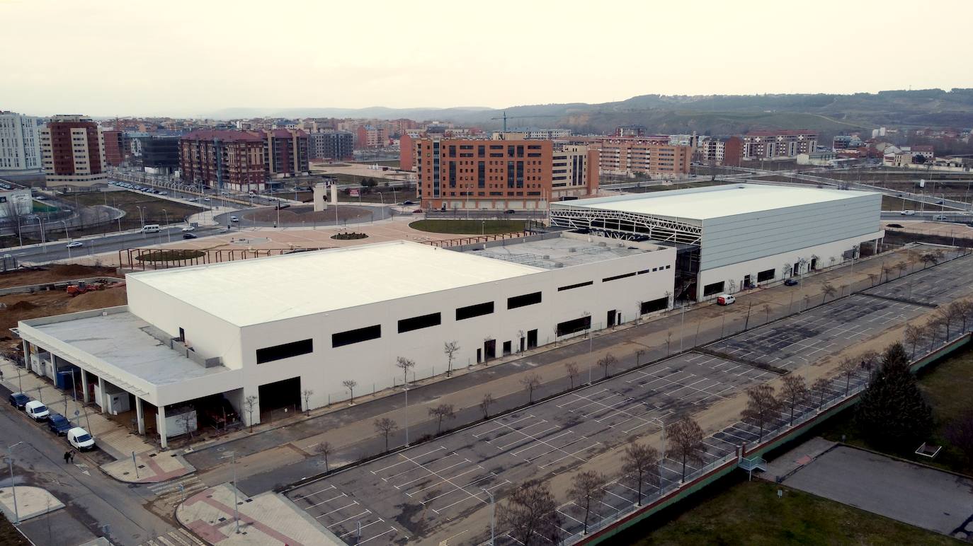 Oalma Center, el nuevo parque comercial de León, abrirá sus puertas el próximo otoño con una novedosa oferta comercial y de ocio para la ciudad. Oalma Center supondrá la llegada a León de un nuevo concepto de parque comercial donde los consumidores podrán disfrutar de una experiencia única con una gran variedad de servicios y una amplia oferta de entretenimiento. 