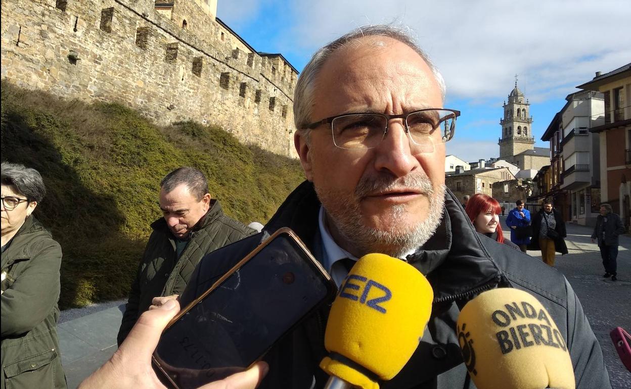 El alcalde de Ponferrada, Olegario Ramón, puso en valor la candidatura del PSOE para las elecciones muncipales del 28-M.