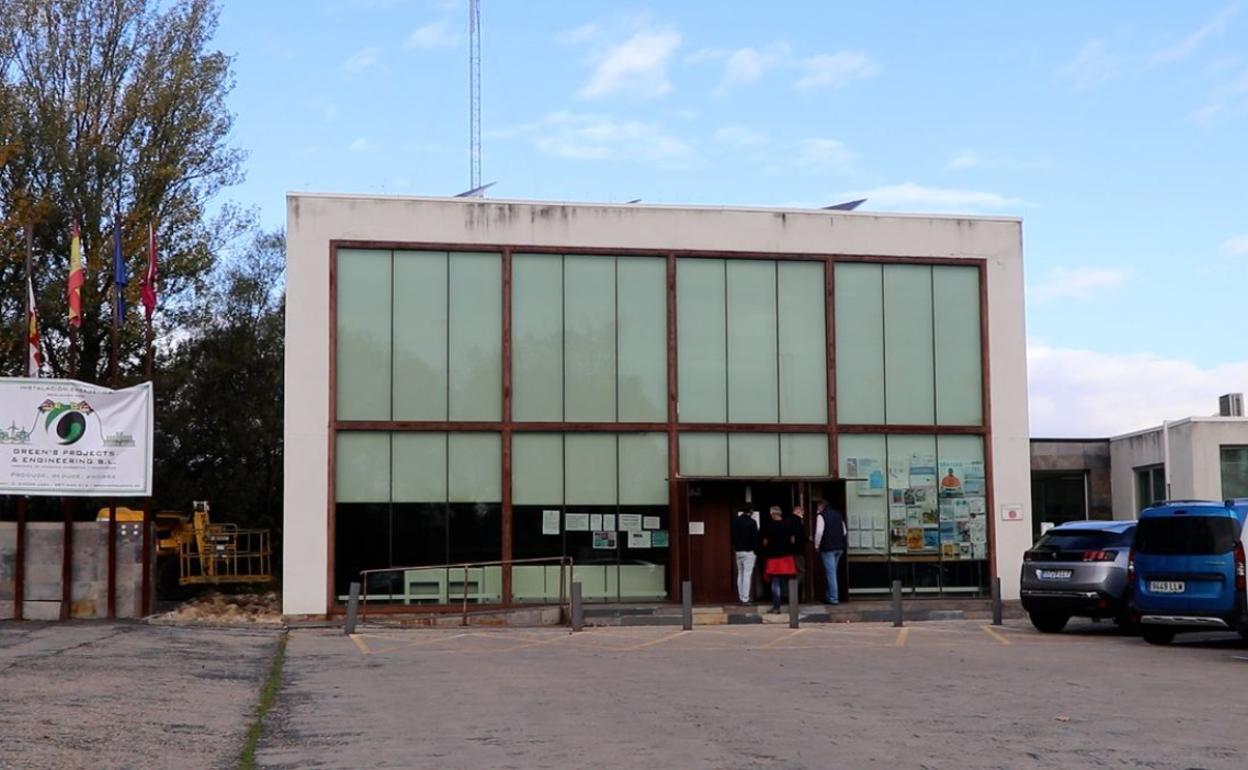 Fachada del Ayuntamiento de Sariegos.