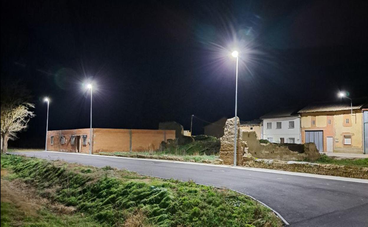Nuevo alumbrado en la calle La Barrera en Cabañas.