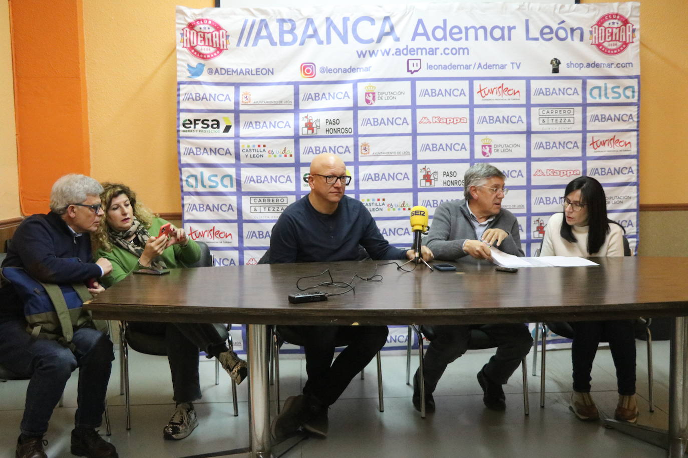 Rueda de prensa de la directiva del Asdemar León.