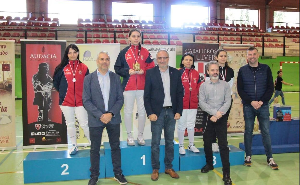 Podio del campeonato de esgrima celebrado en Ponferrada.