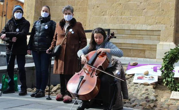 Homenaje a los fallecidos por enfermedades raras en León.