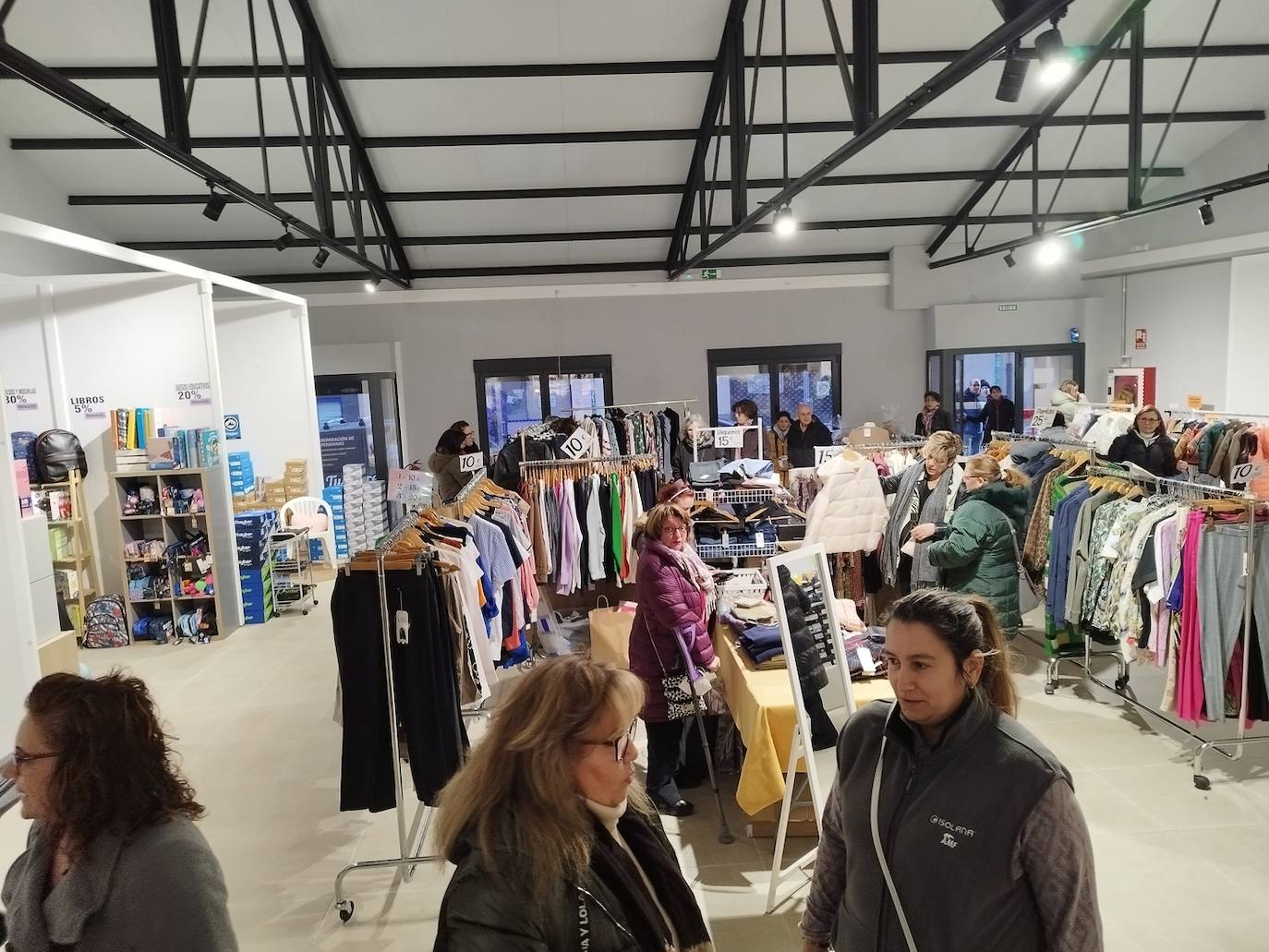 La Feria del Stock, ubicada en ExpoCoyanza, en la Calle Cuchillo , 4, se puede visitar este fin de semana .