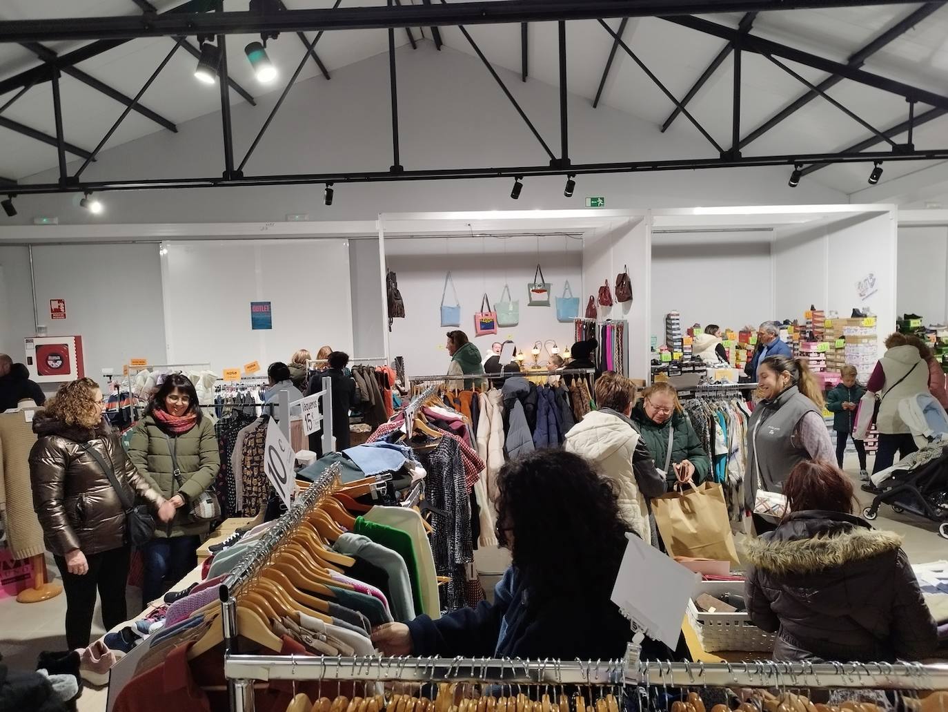 La Feria del Stock, ubicada en ExpoCoyanza, en la Calle Cuchillo , 4, se puede visitar este fin de semana .