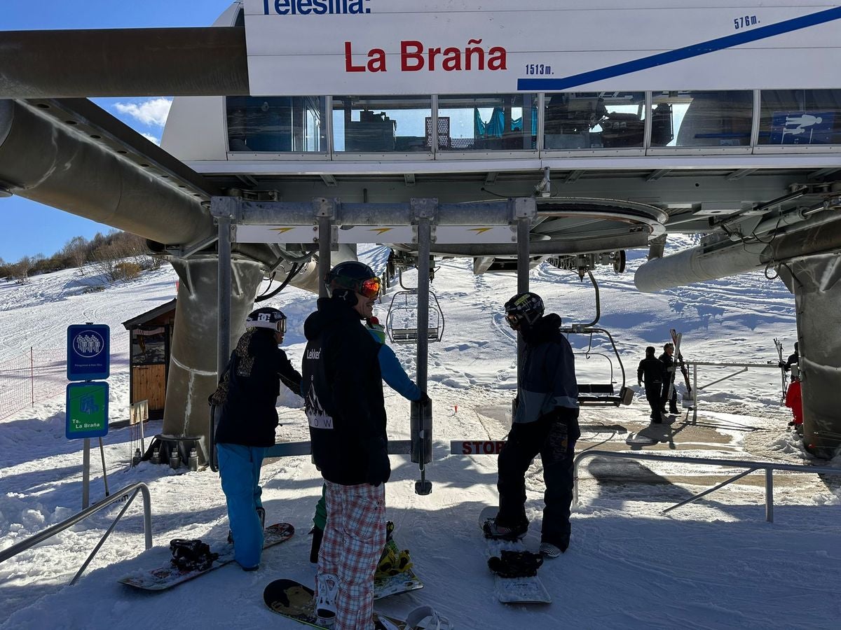 La estación de esquí de Valle Laciana-Leitariegos ha celebrado este fin de semana el Snow Weekend Festival con una gran participación de corredores y amantes de los deportes de invierno.