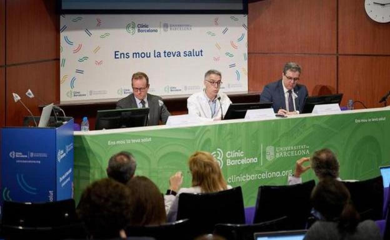 Un momento de la rueda de prensa en el Hospital Clínic de Barcelona.