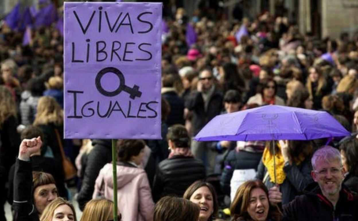 Según datos oficiales, los hombres, en León, cobran 22.482 euros anuales de media, mientras que las mujeres reciben 18.033 euros