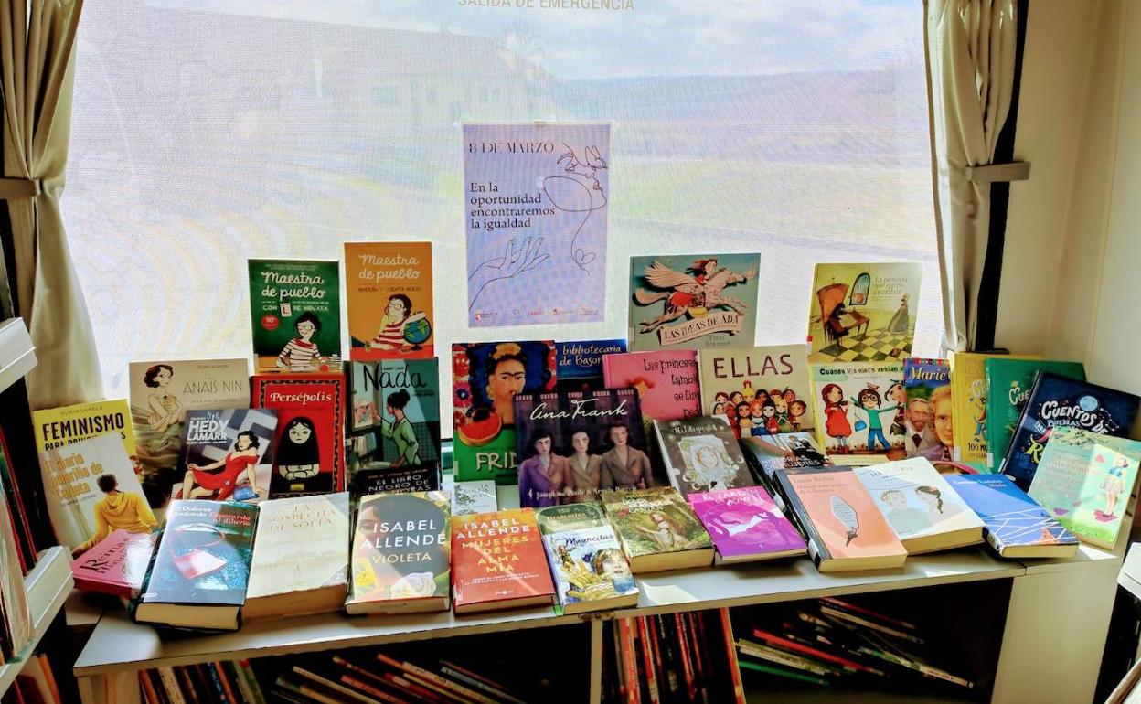 Selección de lecturas para el 8M en los bibliobuses de la Diputación.