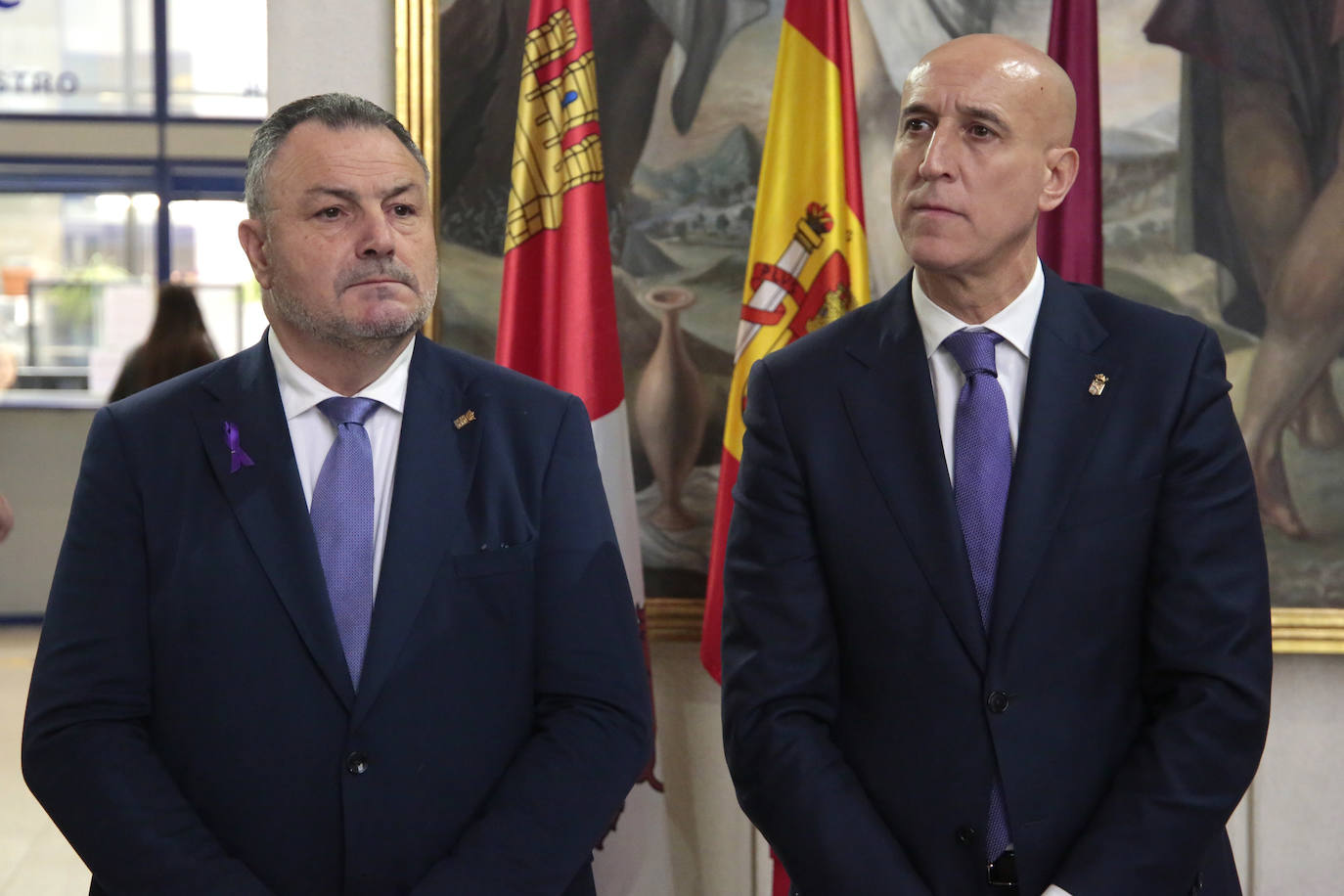 Los representantes civiles y militares de la sociedad leonesa se concentran en la delegación de la Junta por el 8M