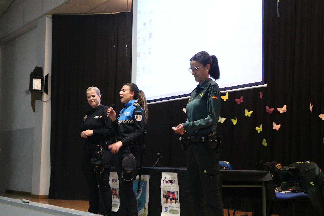 Una policía local, una guardia civil y una policía nacional se citan en el Colegio La Palomera este 8 de marzo para compartir con los más pequeños de León que las mujeres «lo podemos hacer todo».