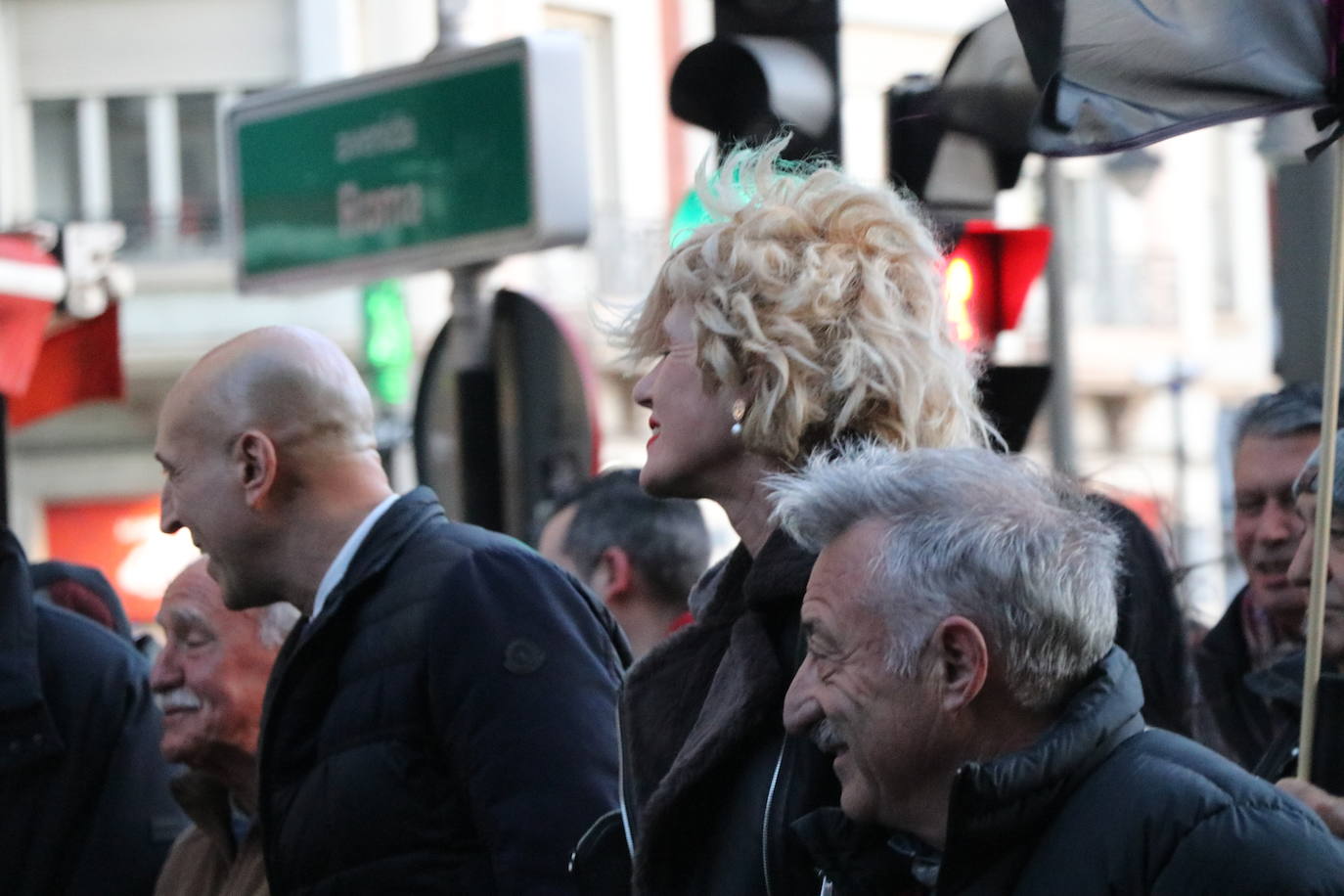 Una nutrida manifestación recorre las calles de León con diferentes plataformas, partidos políticos y sindicatos..