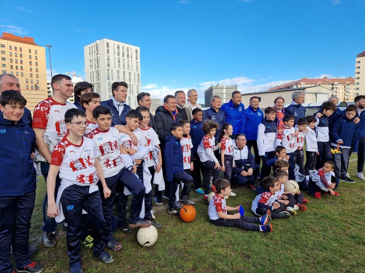 El exfutbolista, Eusebio Sacristán, ha visitado junto a Carlos Pollán, presidente de las Cortes de Castilla y León, la fundación que lleva su nombre en León.