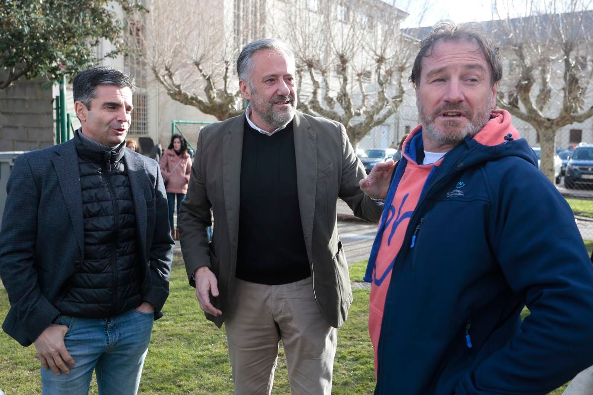 El exfutbolista, Eusebio Sacristán, ha visitado junto a Carlos Pollán, presidente de las Cortes de Castilla y León, la fundación que lleva su nombre en León.