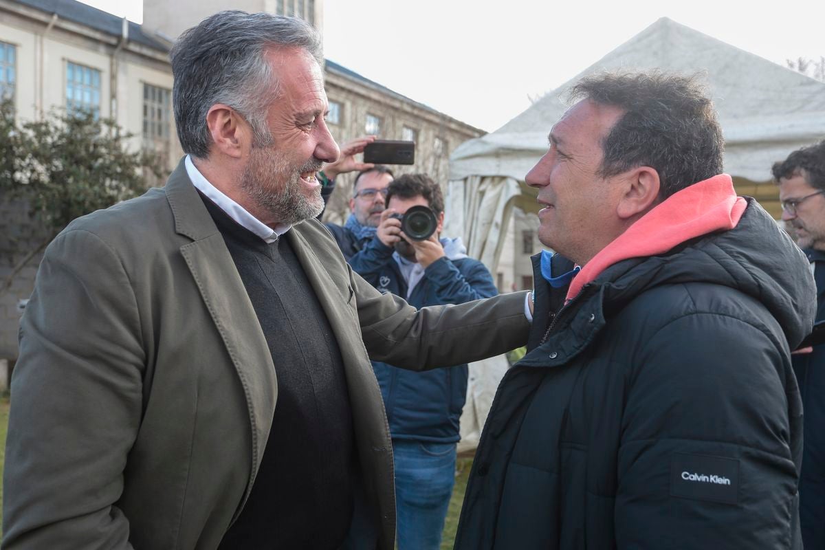 El exfutbolista, Eusebio Sacristán, ha visitado junto a Carlos Pollán, presidente de las Cortes de Castilla y León, la fundación que lleva su nombre en León.