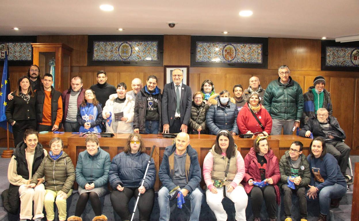 Visita de los usuarios de Asprona Bierzo al Ayuntamiento de Ponferrada.