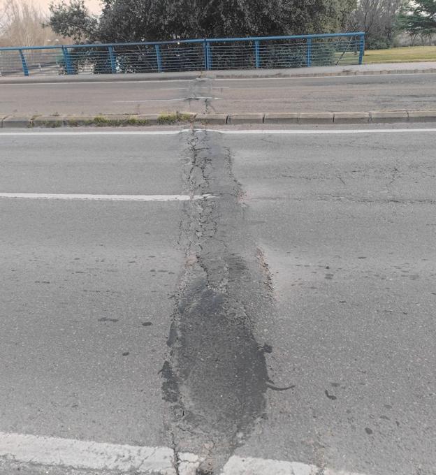 Imagen del estado que presenta el puente próximo a la plaza de toros de León. 