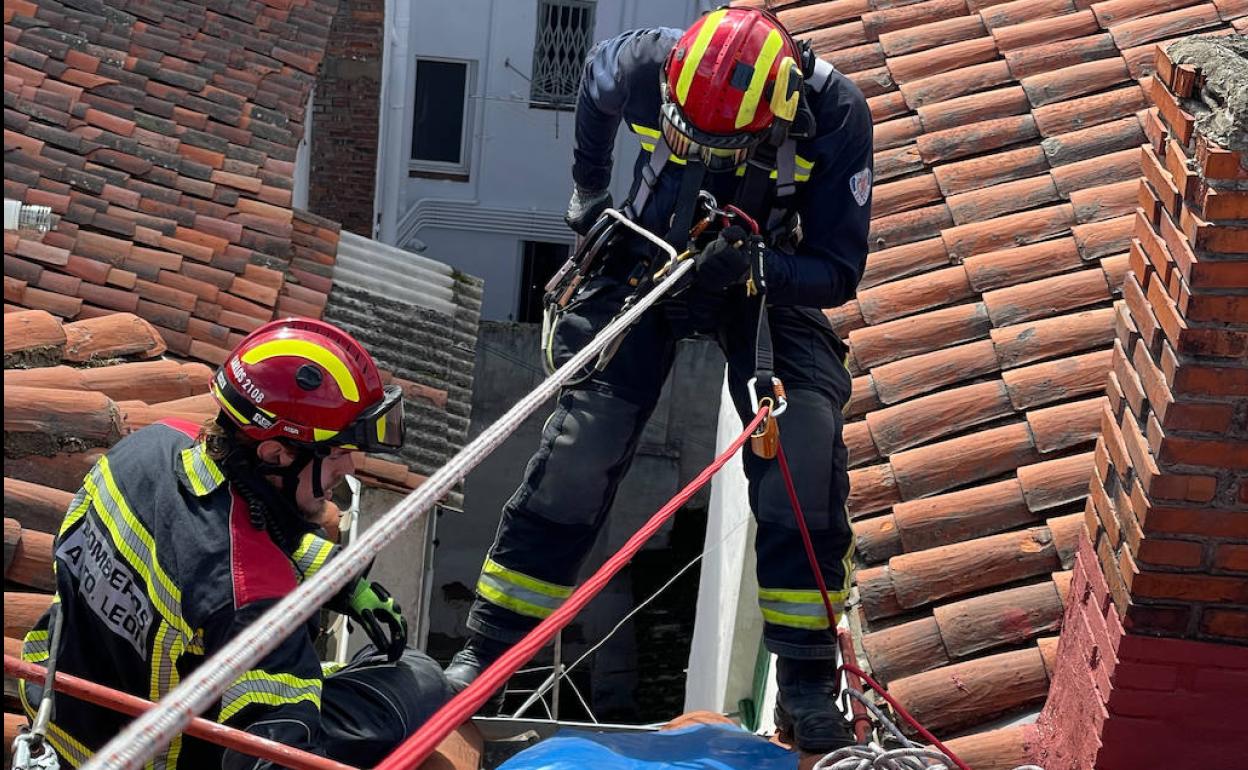 Incidentes sanitarios de personas de avanzada edad caídas en sus domicilios en los que han intervenido Bomberos de León