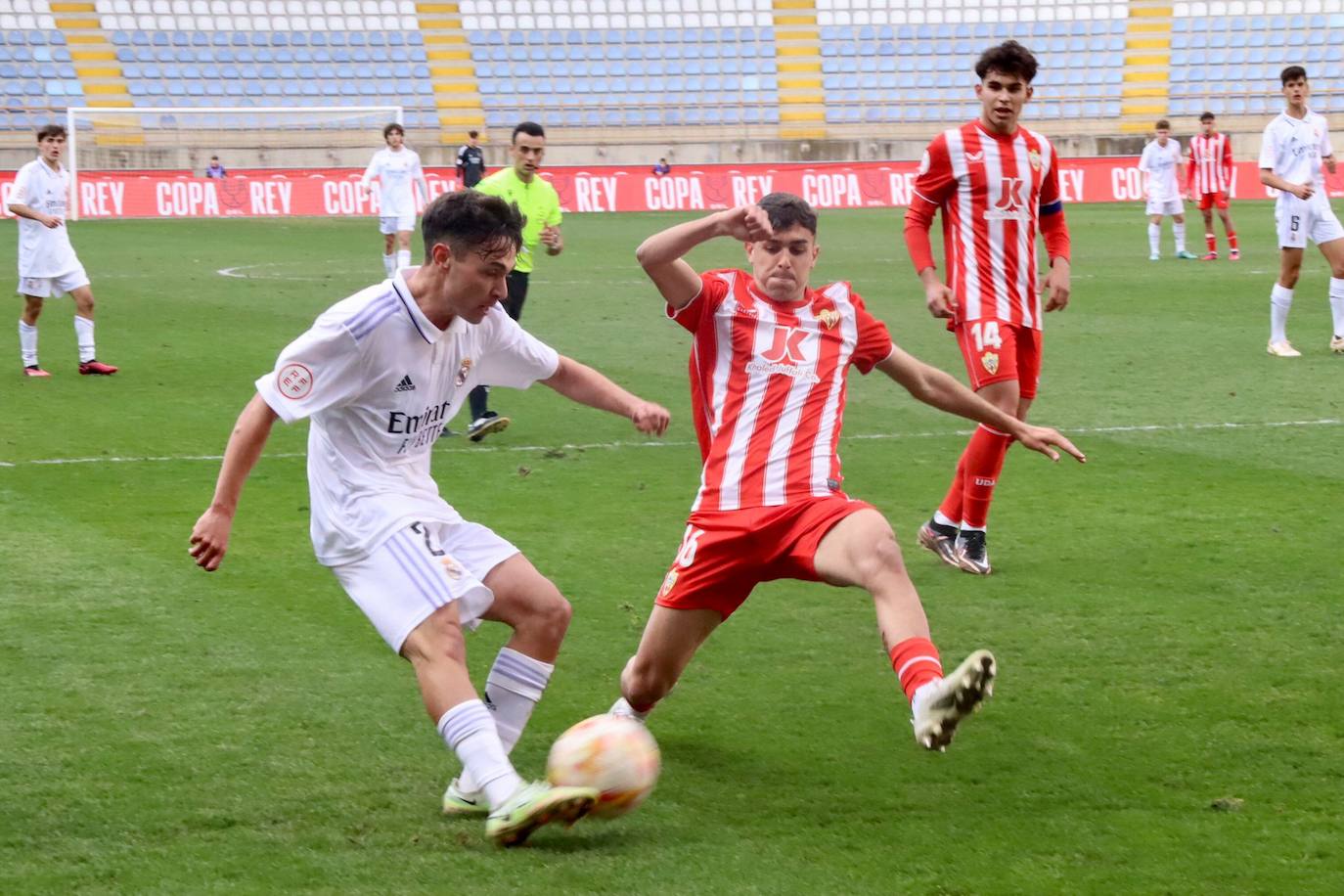 Real Madrid y Almería disputaron la final de este torneo en el estadio Reino de León, con victoria madridista