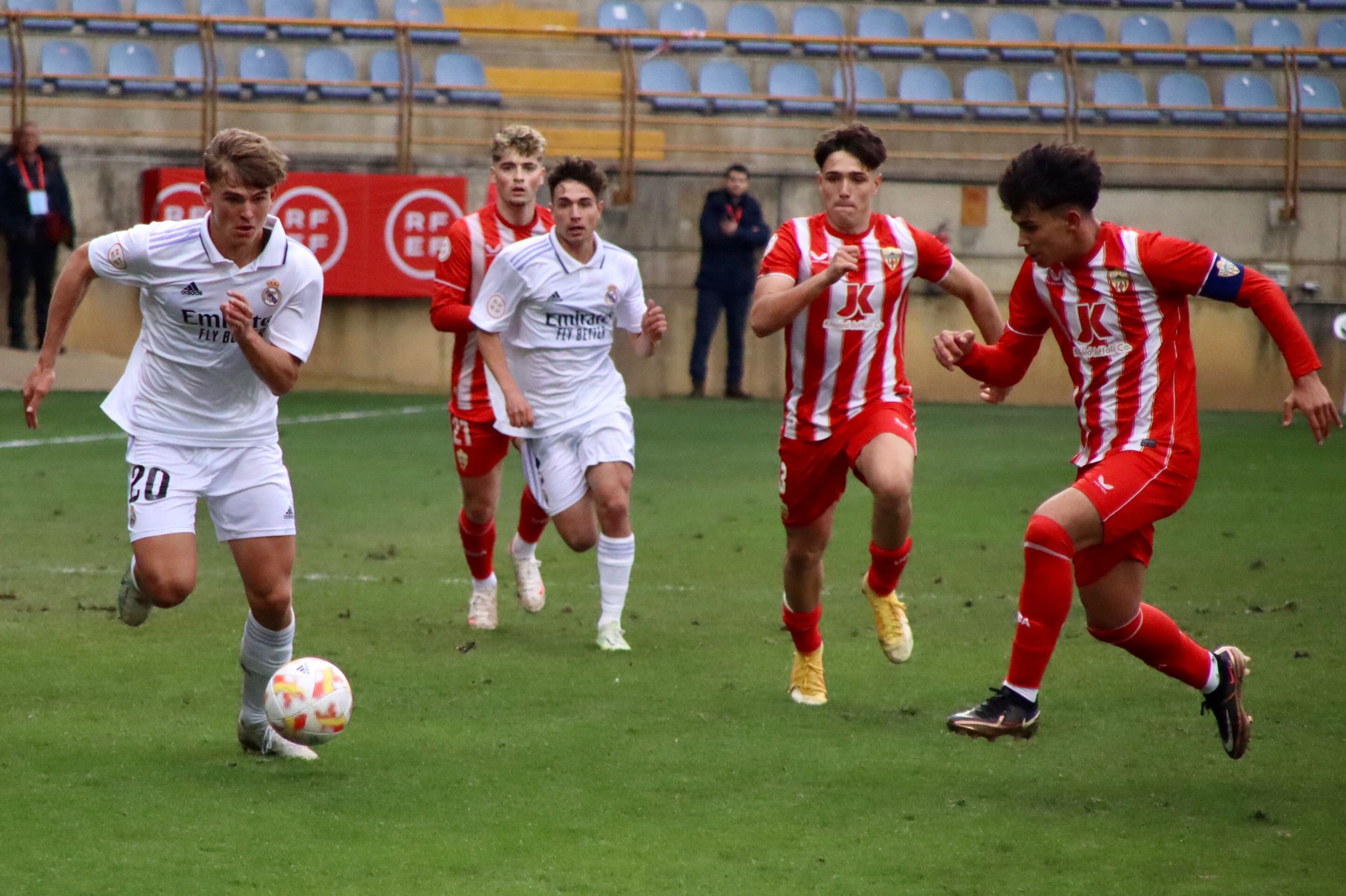 Real Madrid y Almería disputaron la final de este torneo en el estadio Reino de León, con victoria madridista