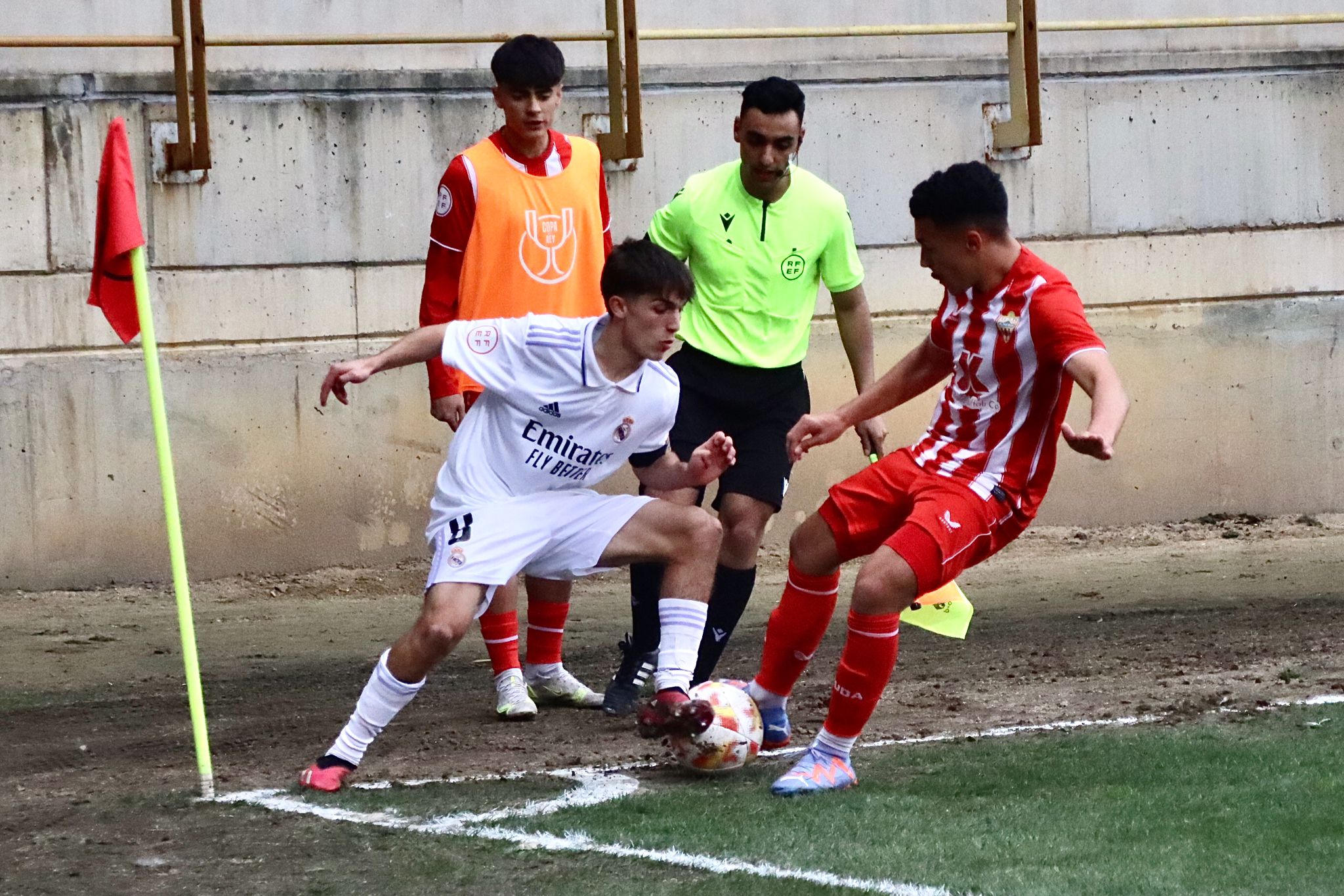 Real Madrid y Almería disputaron la final de este torneo en el estadio Reino de León, con victoria madridista