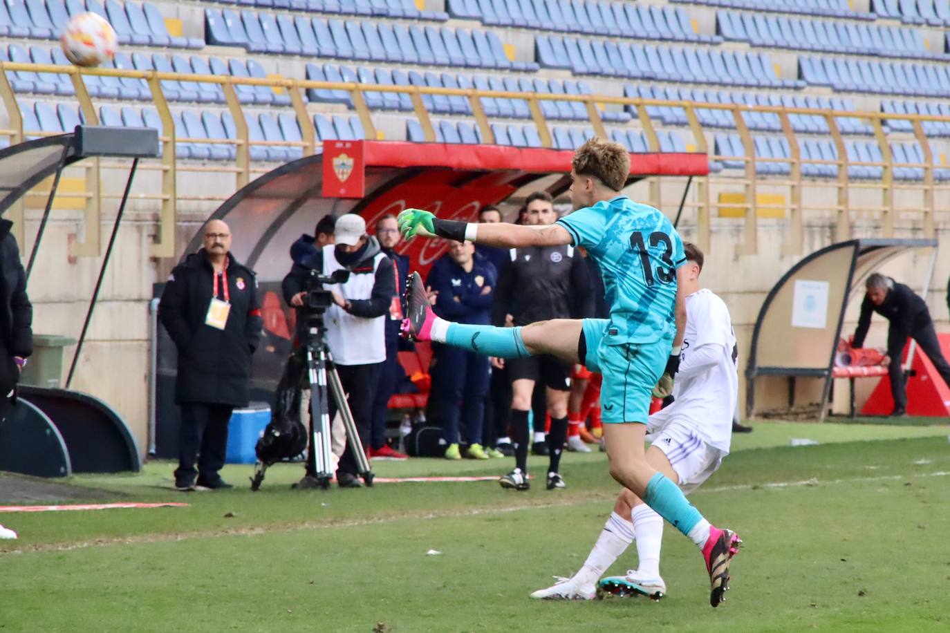 Real Madrid y Almería disputaron la final de este torneo en el estadio Reino de León, con victoria madridista