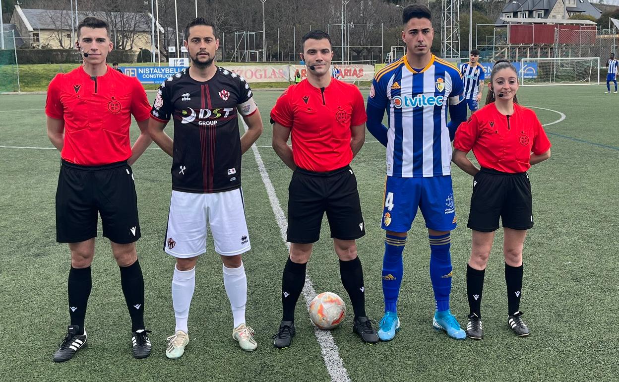 Espi y Javi Rodríguez, capitanes de los dos equipos, en el sorteo de campos.