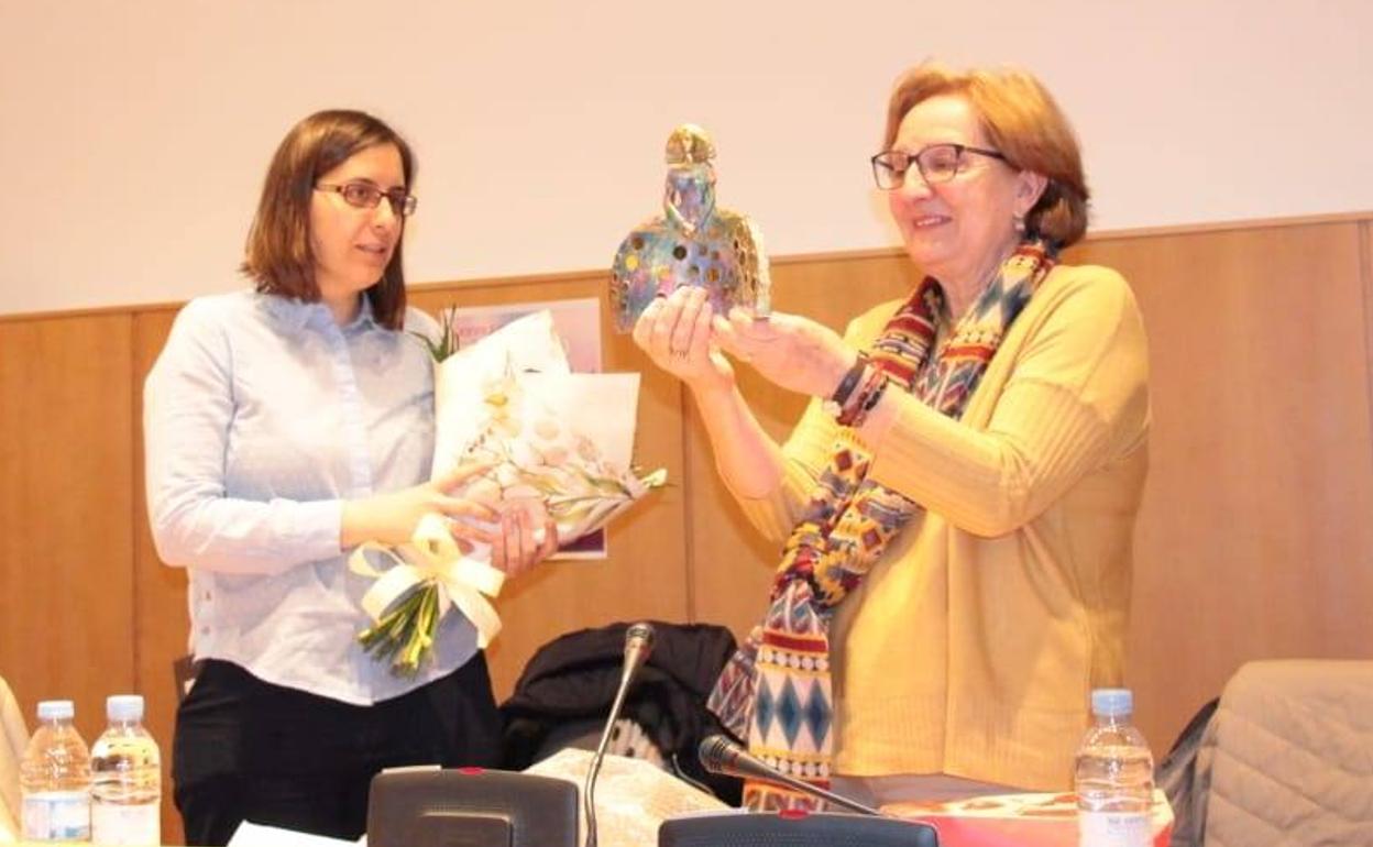 El Museo de la Radio de Ponferrada fue hoy el escenario de la entrega de la XXVII Edición del Premio Mujer, que otorga anualmente la Asociación de Mujeres Progresistas Bercianas. 