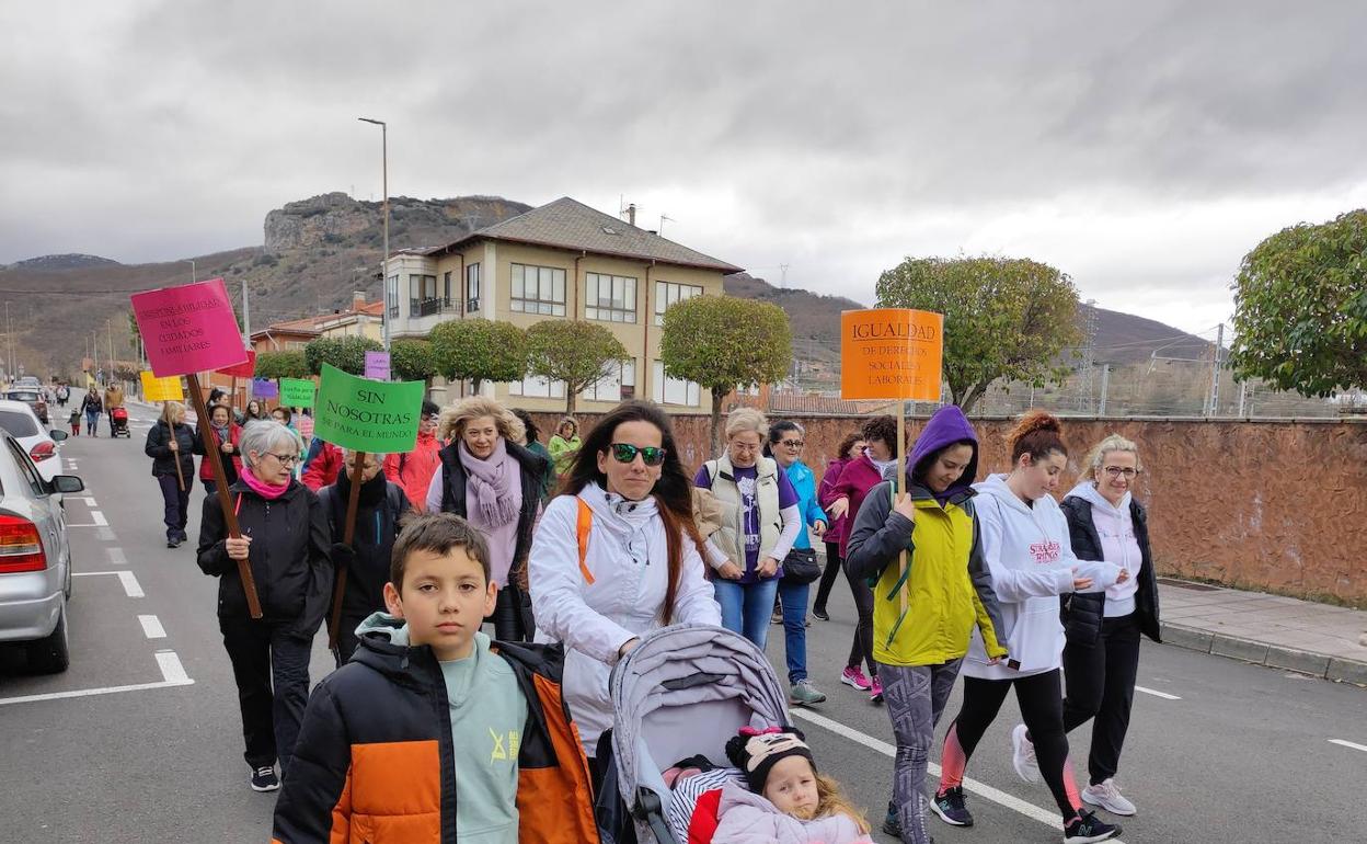 Imagen de la marcha reivindicativa por la igualdad en La Robla 