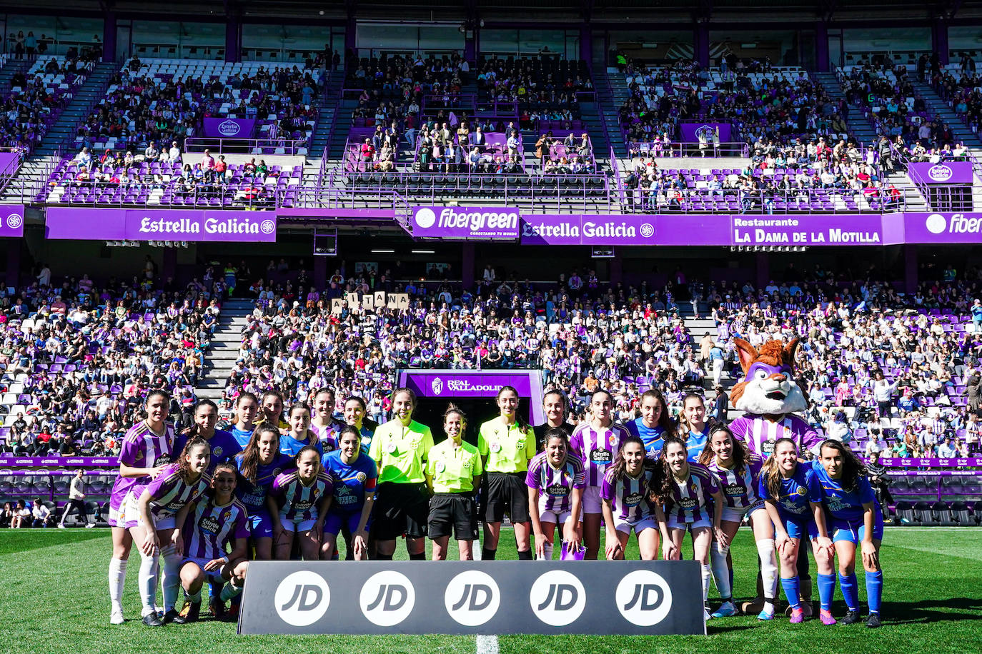 El equipo leonés disputa ante el Real Valladolid el primer partido de fútbol femenino de la historia en el estadio José Zorrilla.