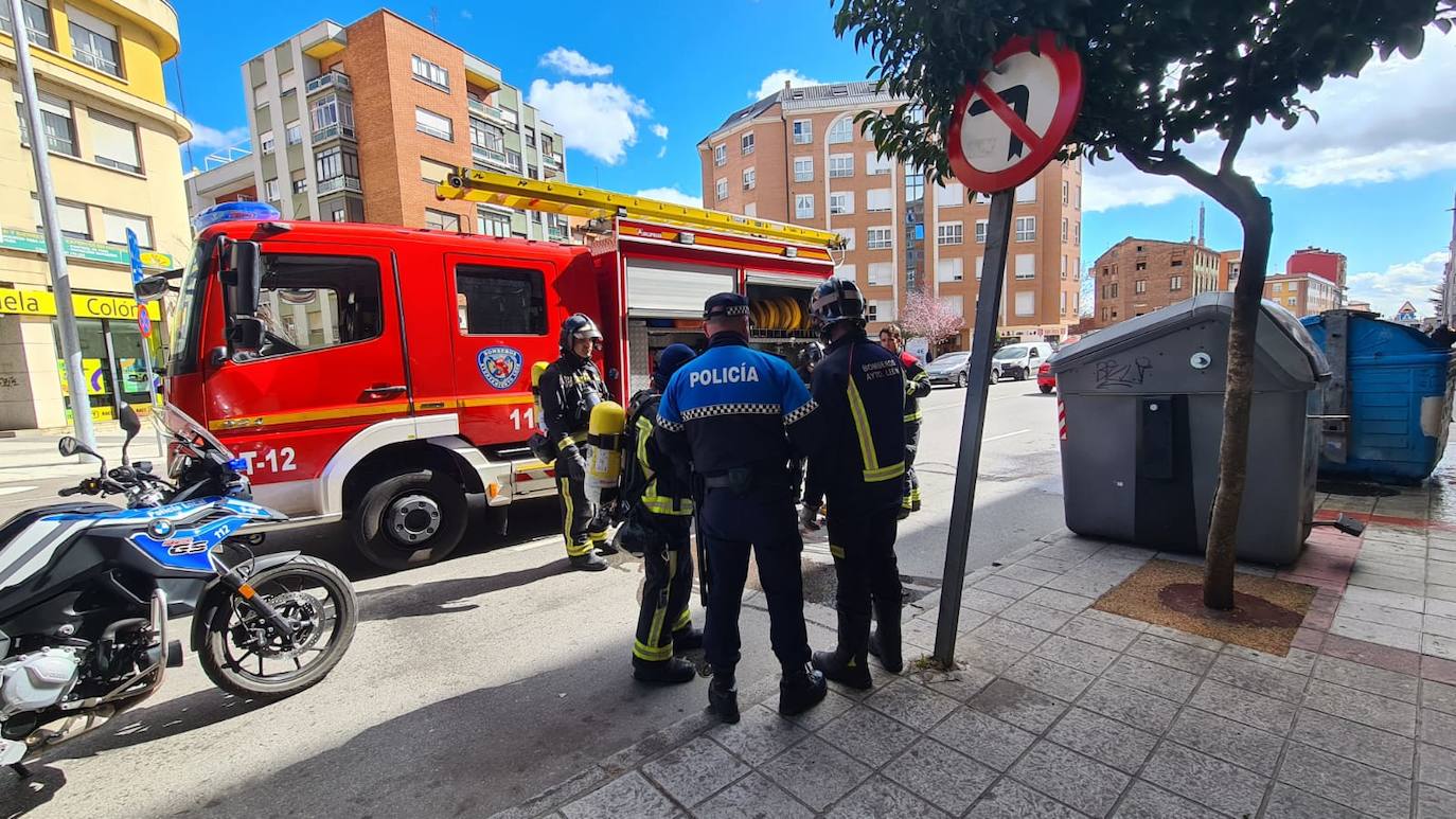 Incendio en un contenedor en la avenida Doctor Fleming.