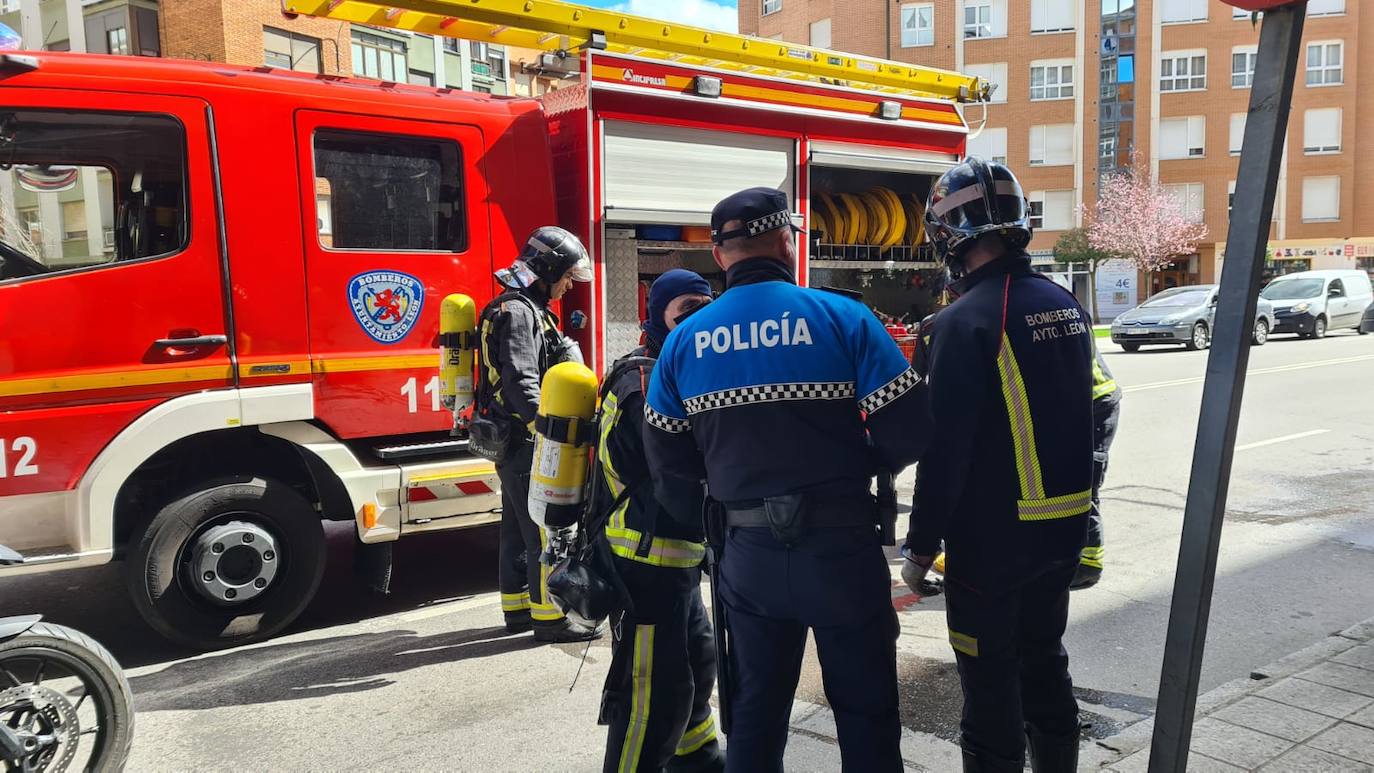 Incendio en un contenedor en la avenida Doctor Fleming.