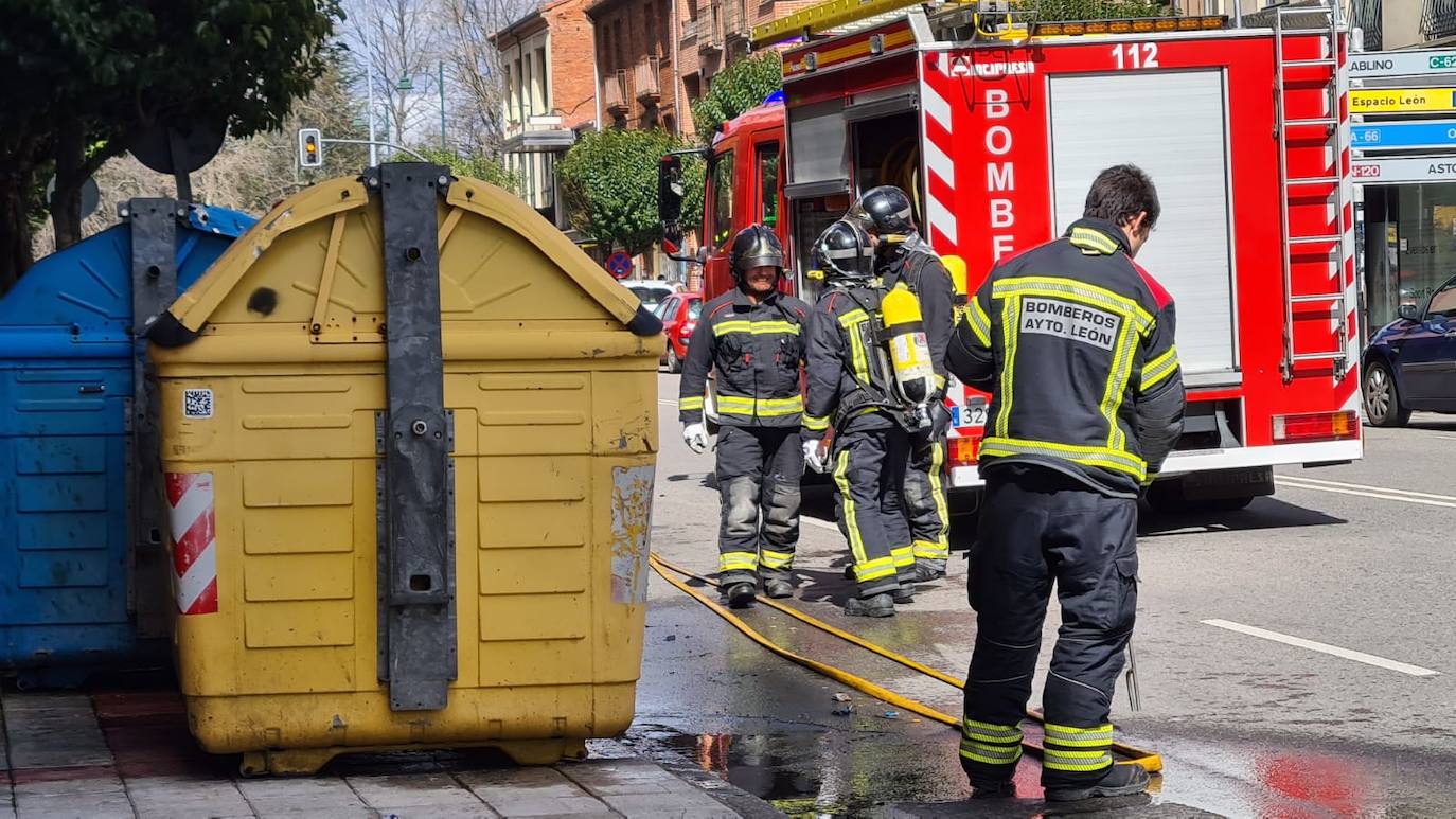 Incendio en un contenedor en la avenida Doctor Fleming.