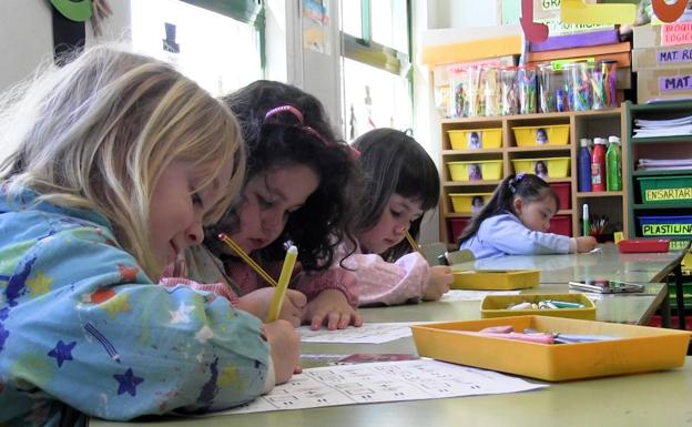 Alumnos del CRA Emilio Alonso en el municipio de Cuadros