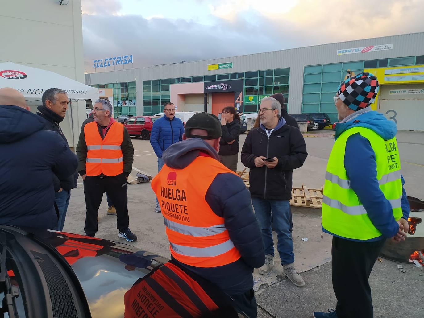 Huelga de los trabajadores FCC adjudicataria de los servicios de recogida de basuras y limpieza viaria de Ponferrada.