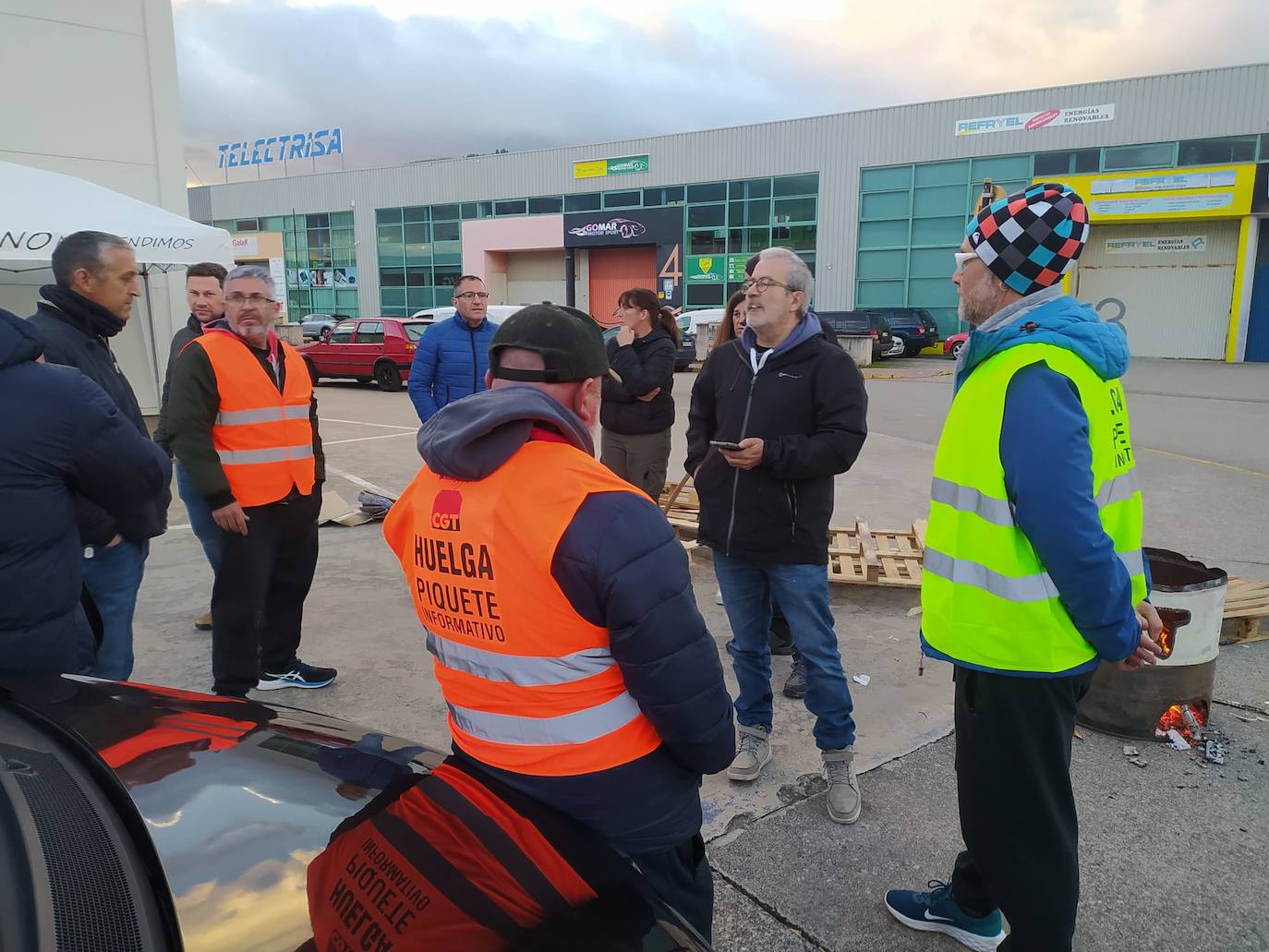 Huelga de los trabajadores FCC adjudicataria de los servicios de recogida de basuras y limpieza viaria de Ponferrada.