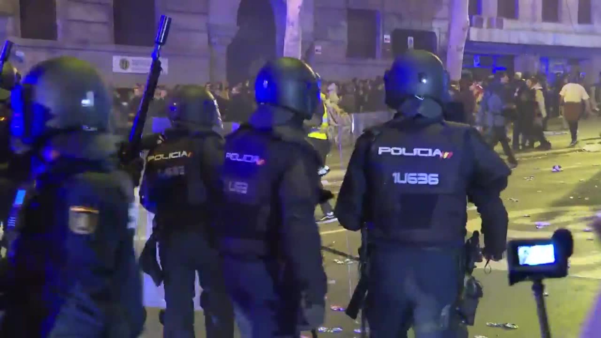 Al menos diez detenidos en una nueva noche de protestas y tensión en Ferraz