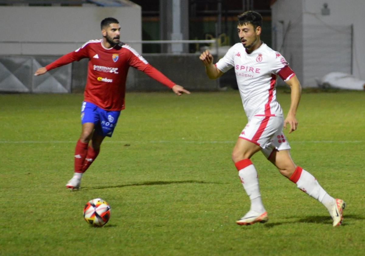 Kevin Presa, en una acción del partido.