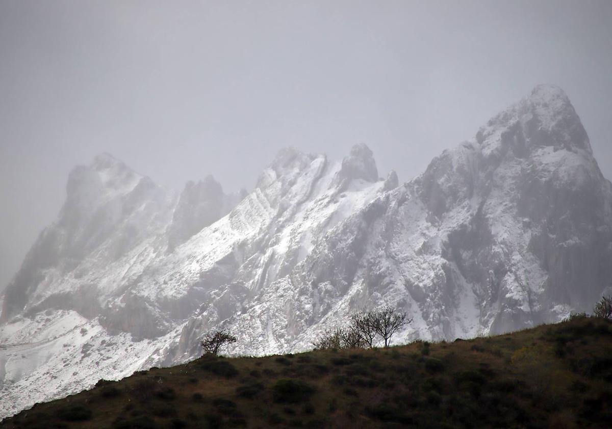 La montaña de León con nieve en noviembre del pasado año.