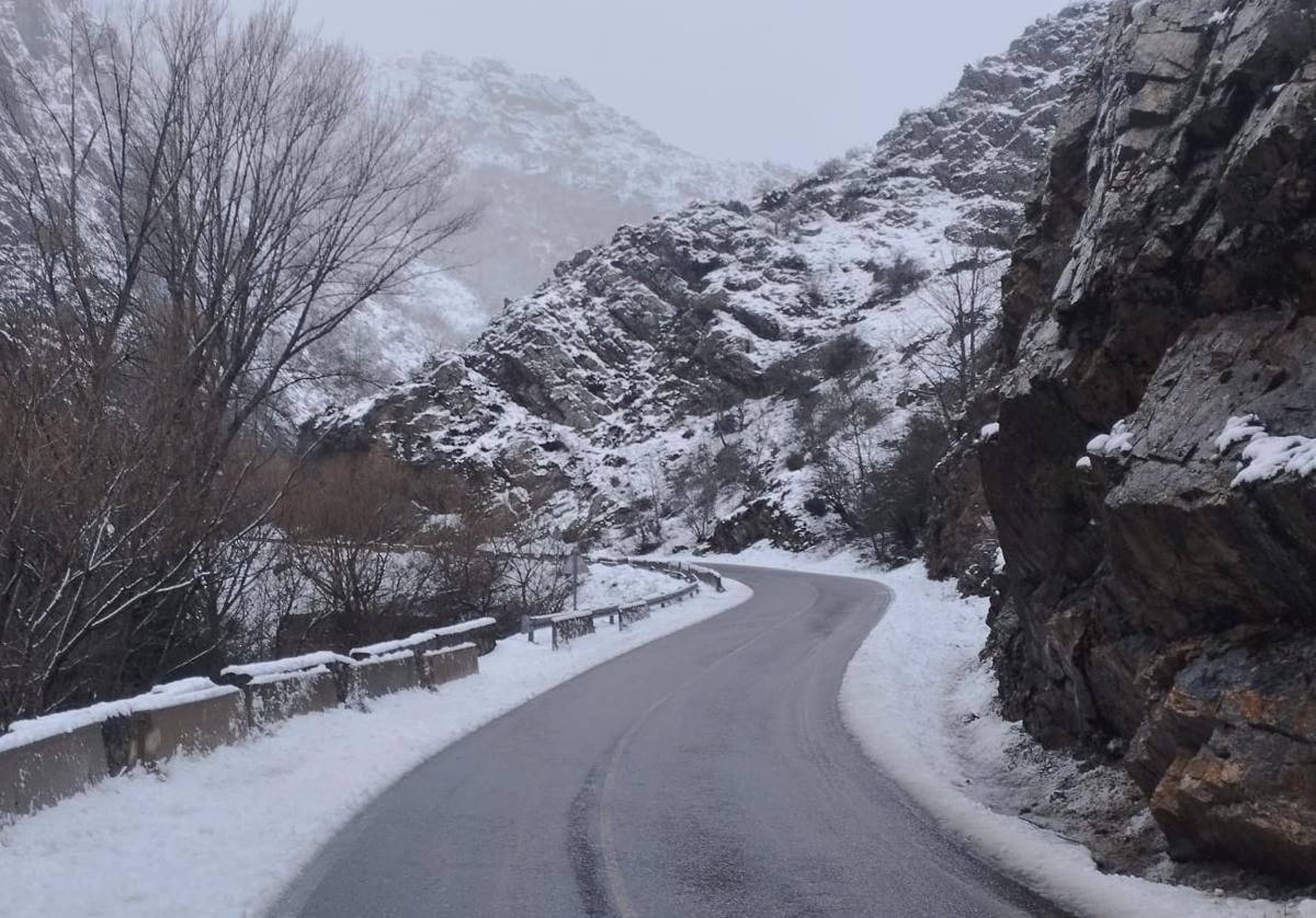 La nieve se deja notar en las carreteras, en este caso en La Vid.